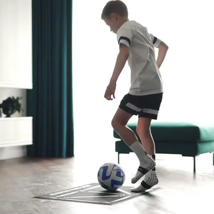 Ultimative rutschfeste Fußball-Trainingsmatte für Kinder - Mini-Teppich mit Geräuschreduktion für das Training zu Hause.
